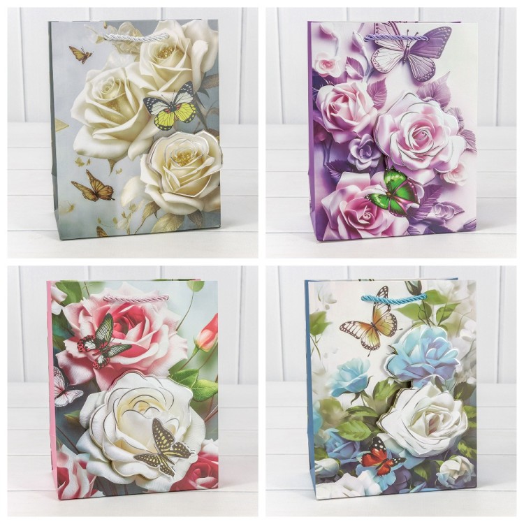 Пакет подарочный с 3D аппликацией "Розы и бабочки" (микс 250) 18*23*10 210г 1/20 1/360 Арт: 000250E